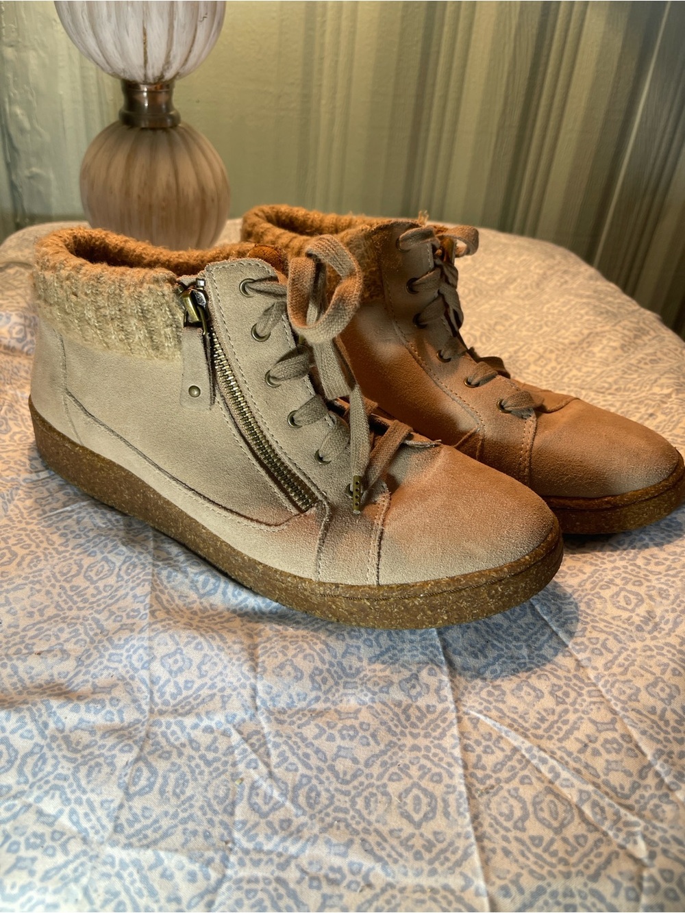 Aetrex Bonnie Taupe Lace-Up and Zip Ankle Boots with Knit Collar size 9-9.5
